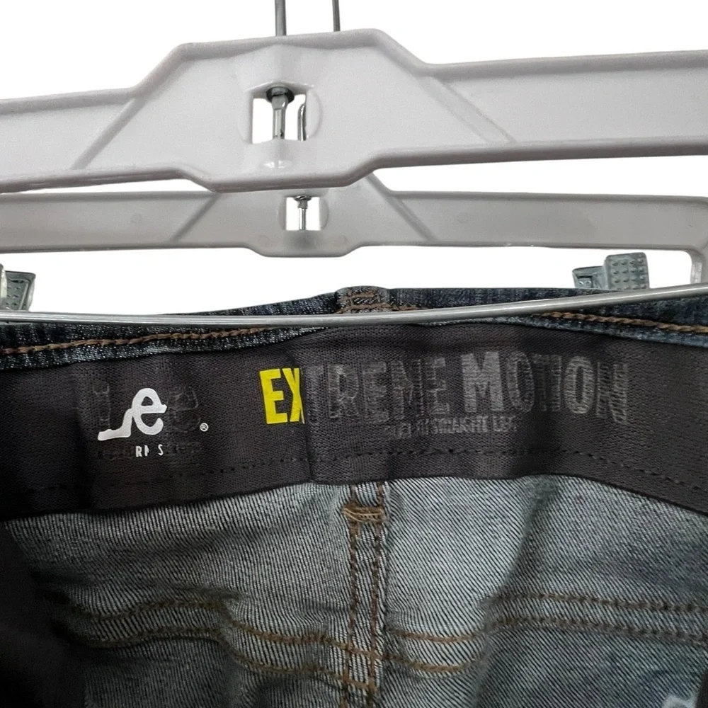 Lee Extreme Motion Men's Straight  Leg Blue Jeans